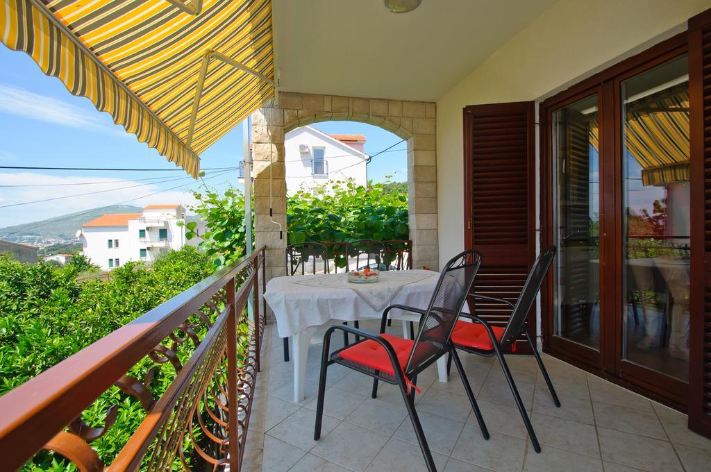 Hella Apartments Trogir Ruang foto