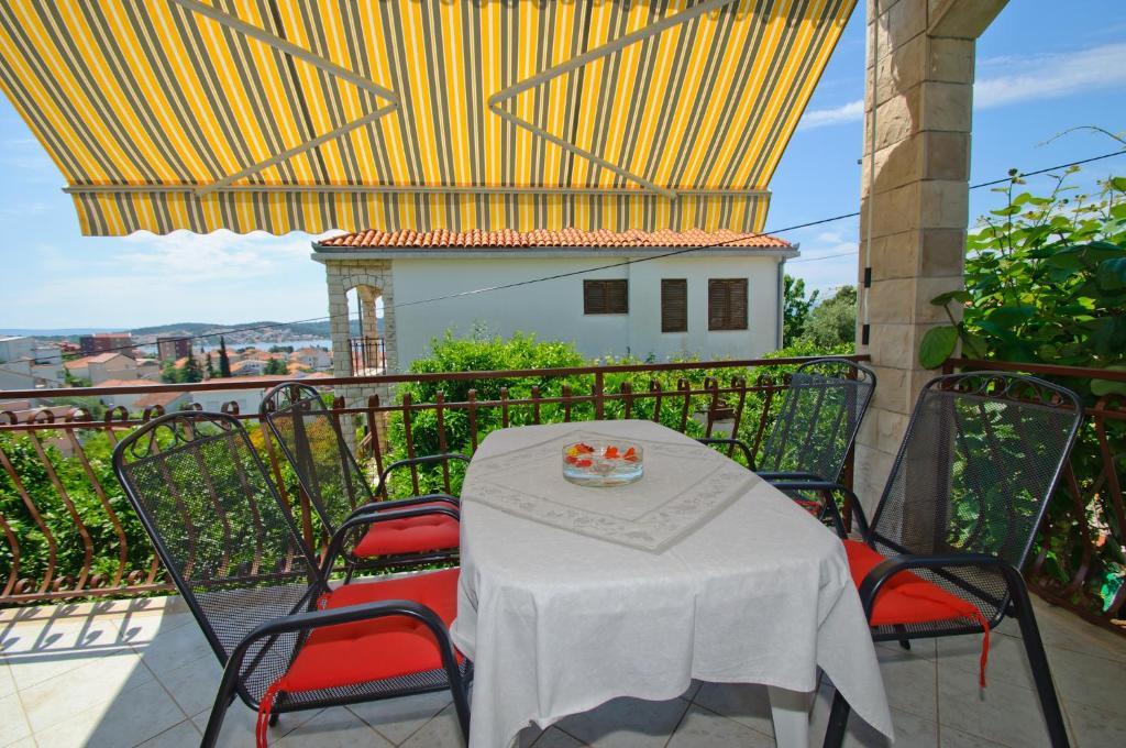 Hella Apartments Trogir Bagian luar foto