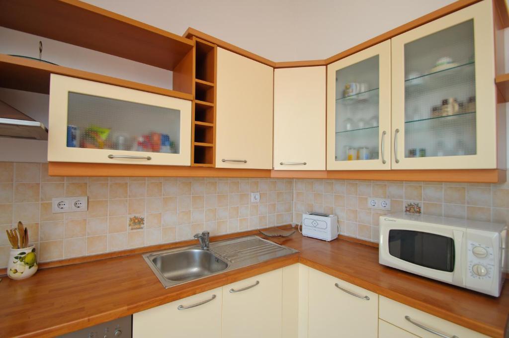 Hella Apartments Trogir Bagian luar foto