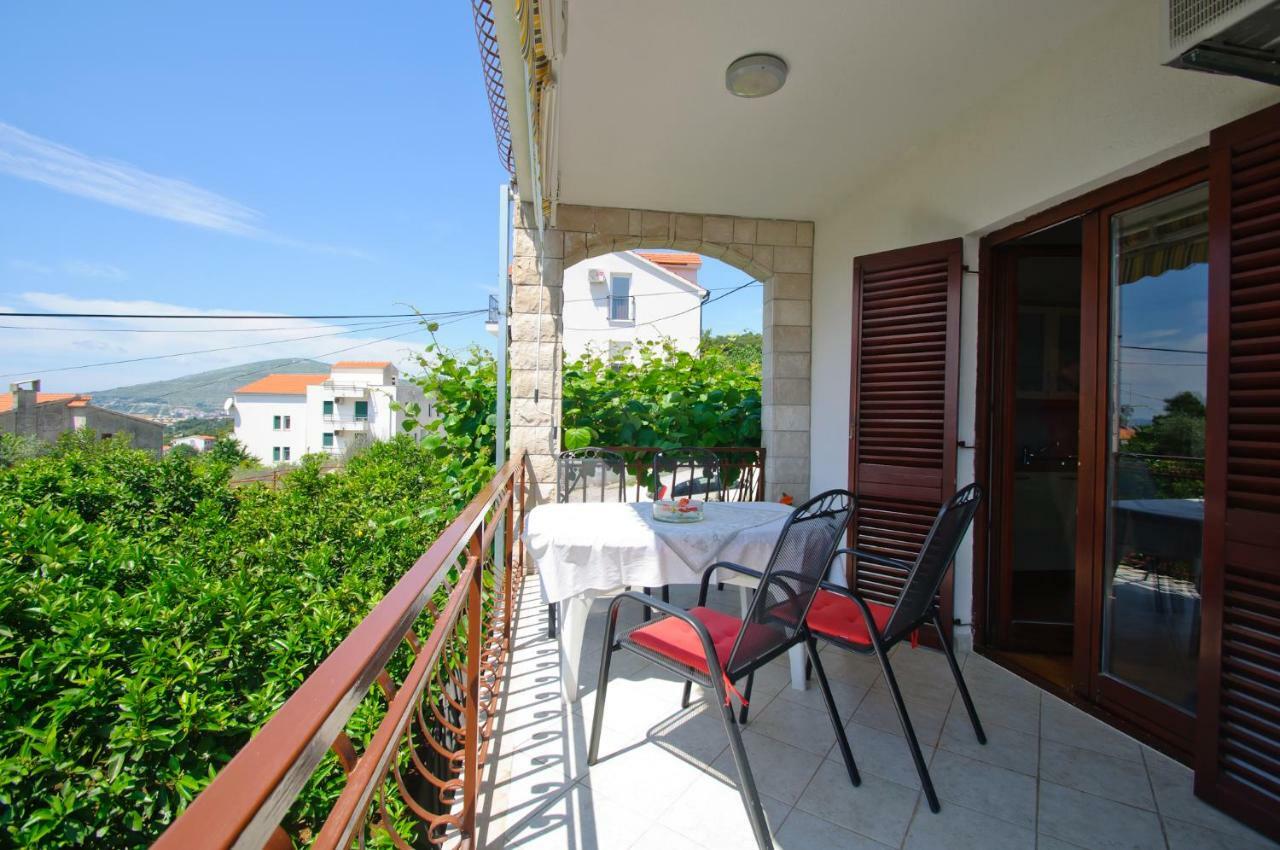 Hella Apartments Trogir Bagian luar foto